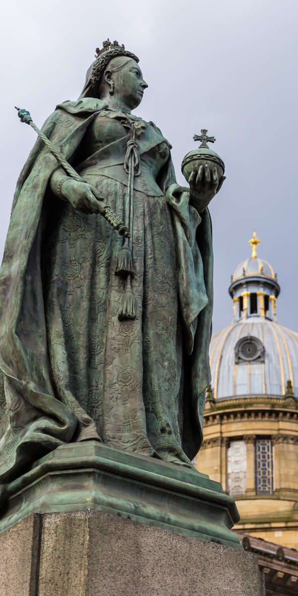 Image of the Queen Victoria statue in Birmingham